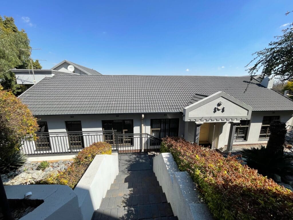 Bank Instruction Property. On-Site Auction: 4 Bedroom home with 2-bedroom flatlet Glenvista Ext. 6, Johannesburg