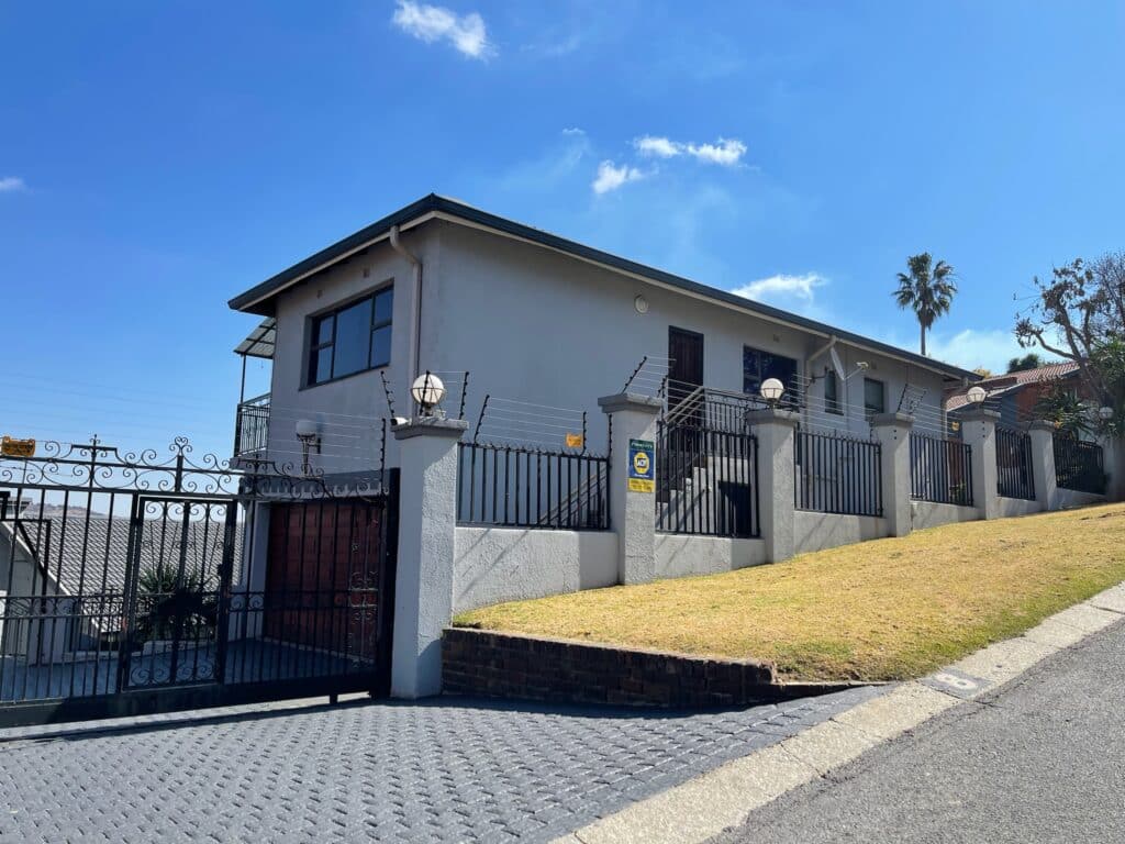 Bank Instruction Property. On-Site Auction: 4 Bedroom home with 2-bedroom flatlet Glenvista Ext. 6, Johannesburg