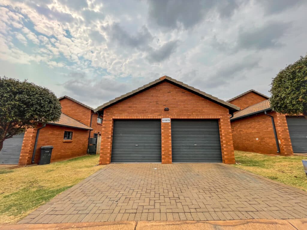 Bank Instruction Online Auction: 2-Bedroom Loft Unit, Platinum Manor-North Village 1975, Chantelle Ext. 31, Pretoria