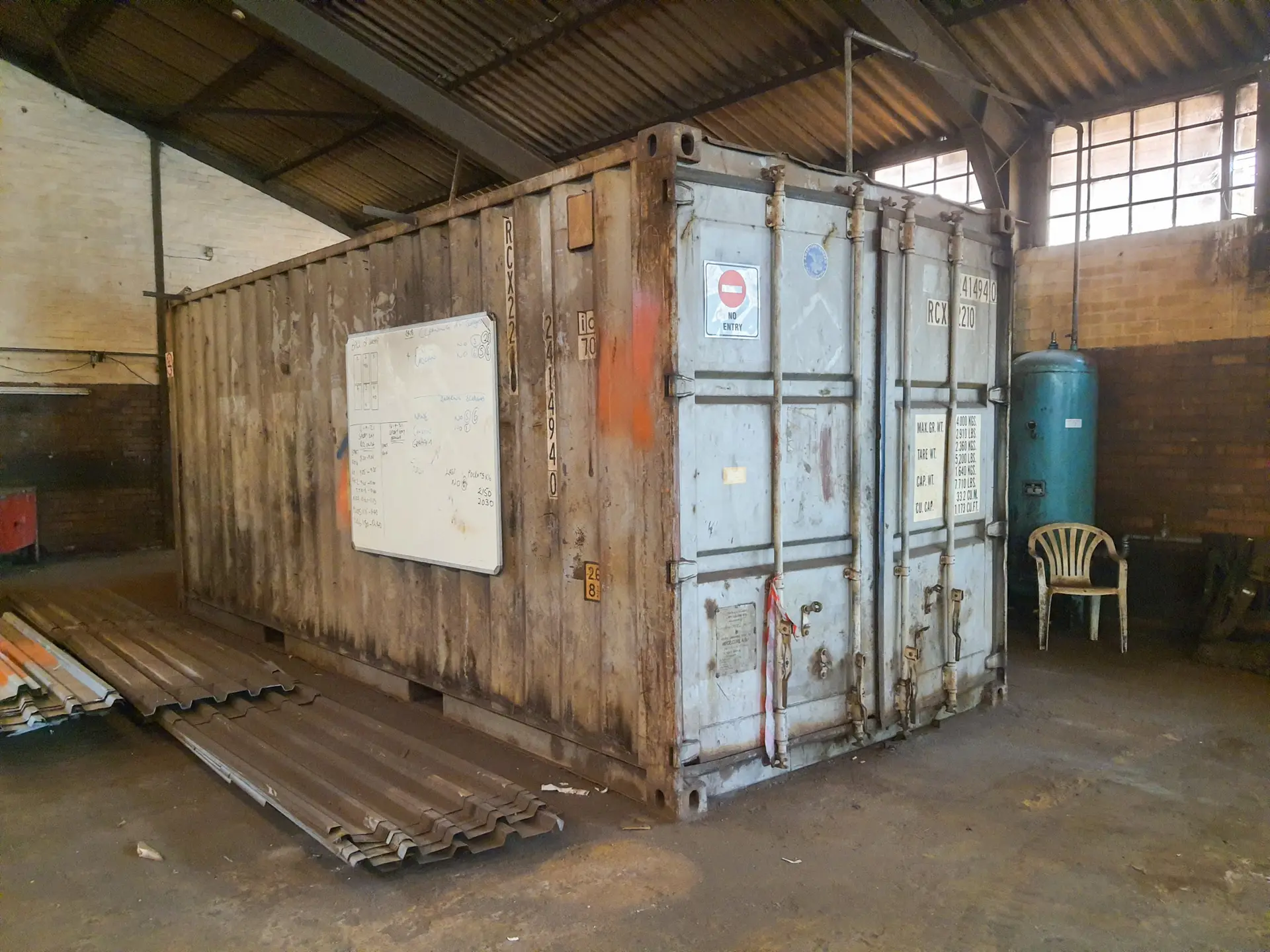 Funituring Container Online Auction: Heavy Machinery, Vehicles, Furniture & Containers
