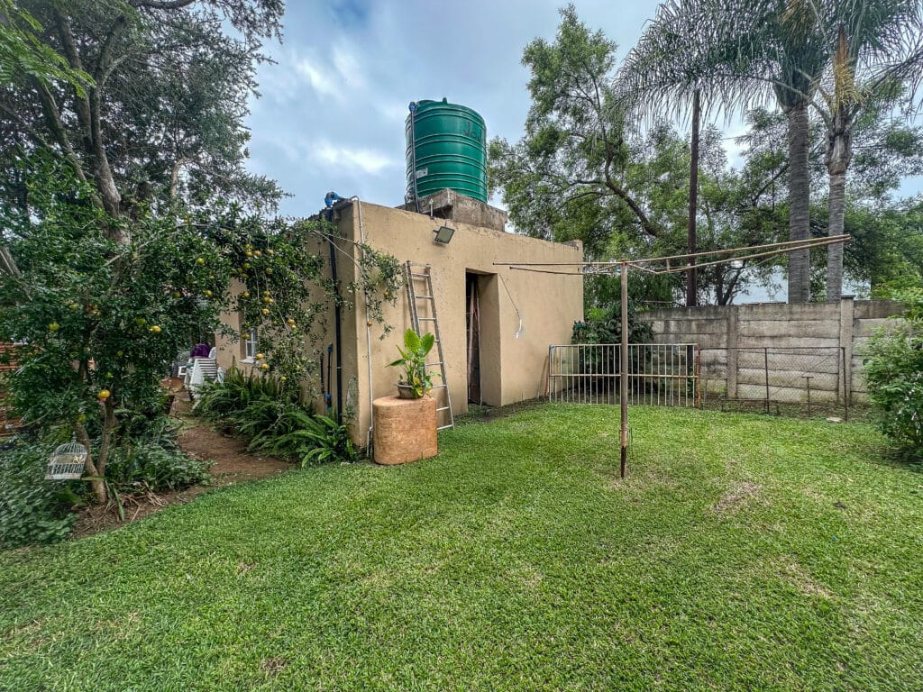 Urgent Sale: 3 Bedroom House with cottage, Villeria