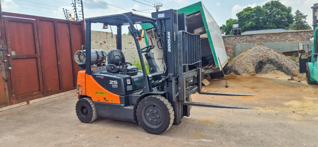 Trucks, LDV's & Equipment – Afternoon Auction (2PM – 3PM)