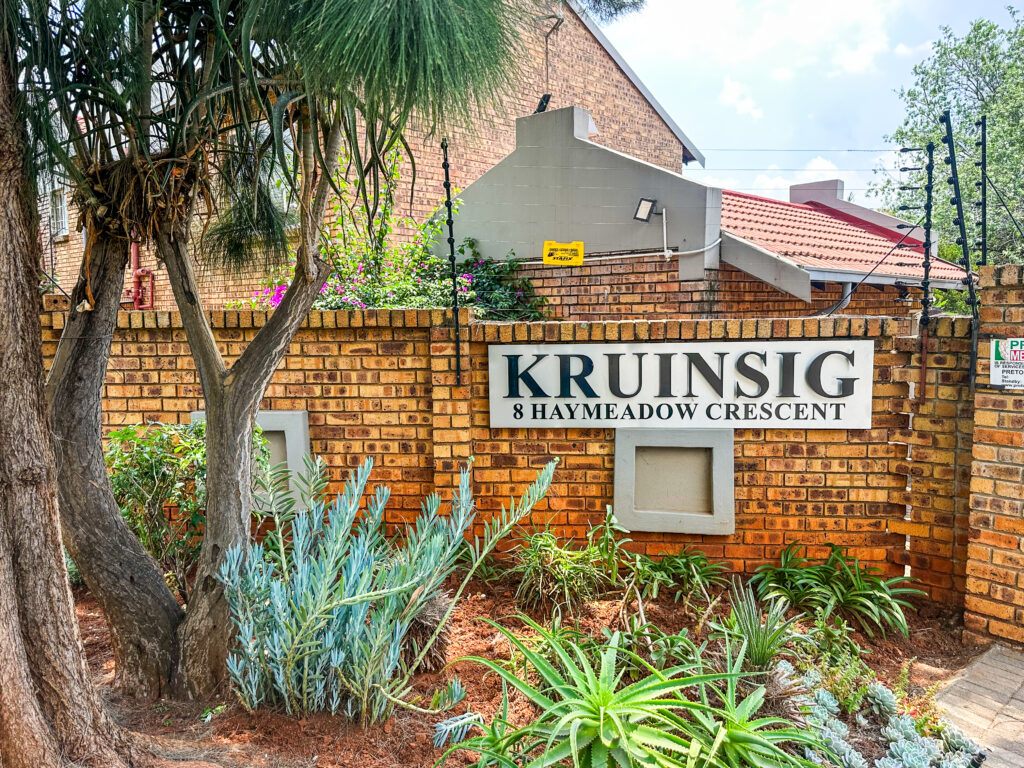 nsolvent Estate: Urgent Sale: 3 Bedroom Apartment, Faerie Glen, Pretoria