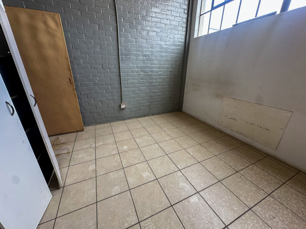 Insolvent Estate Urgent Sale: Bachelor Flat in Troyville