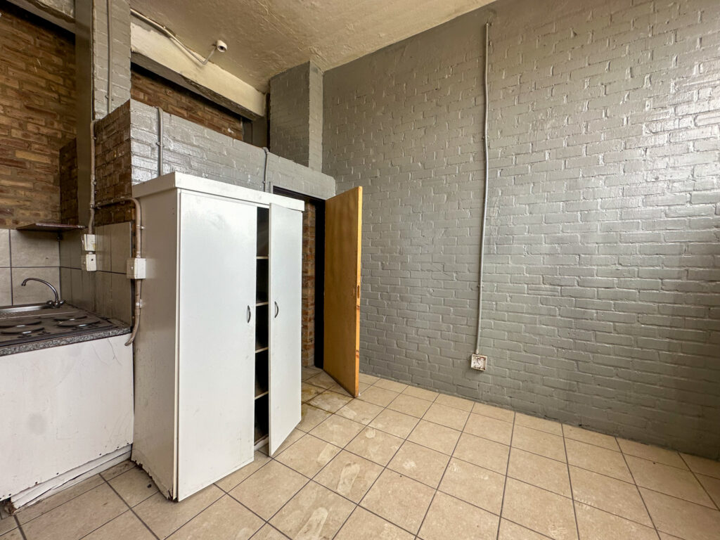Insolvent Estate Urgent Sale: Bachelor Flat in Troyville