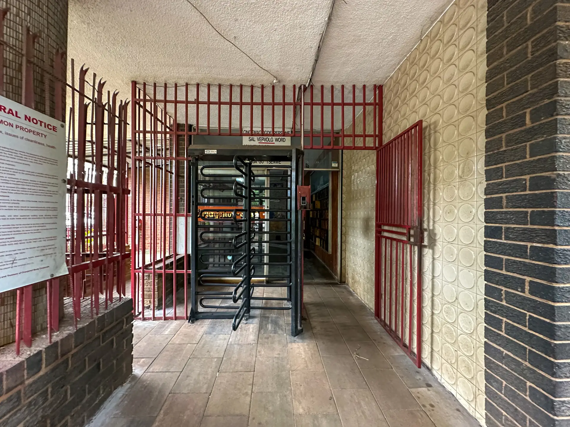 Urgent Sale: 3 Bedroom apartment in Oranjehof Suid, Pretoria