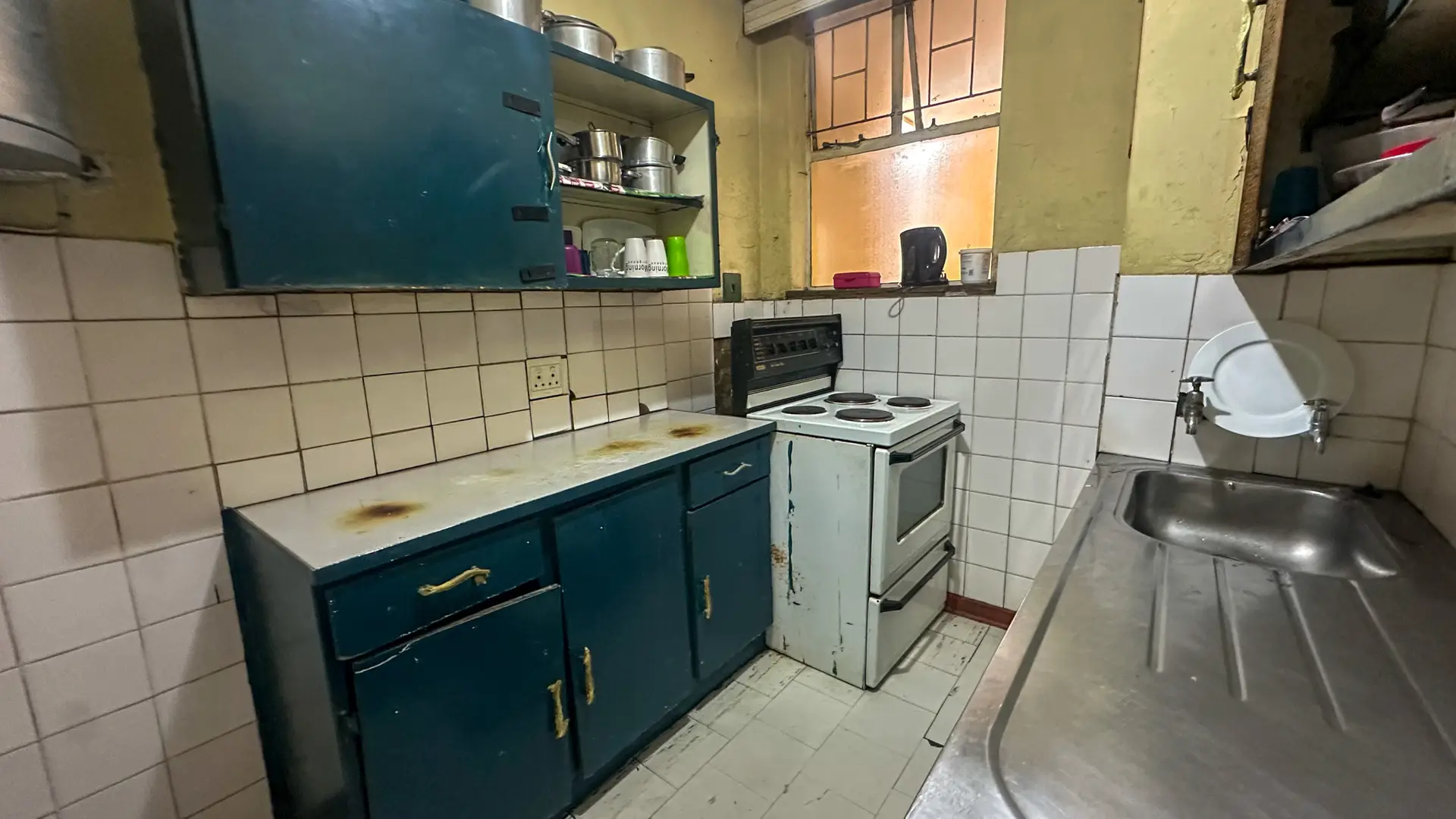 Urgent Sale: 3 Bedroom apartment in Oranjehof Suid, Pretoria