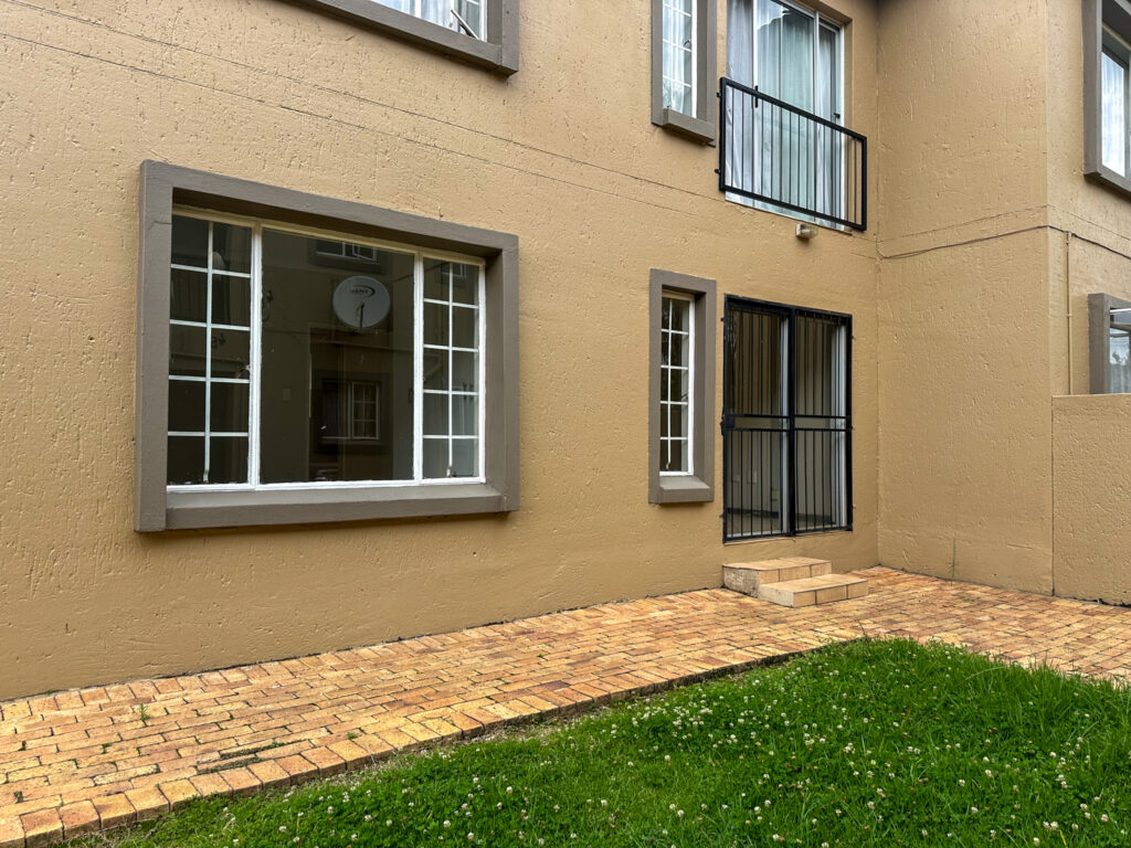 Urgent Sale : 2 Bedroom apartment in Esplendido, Wilgeheuwel