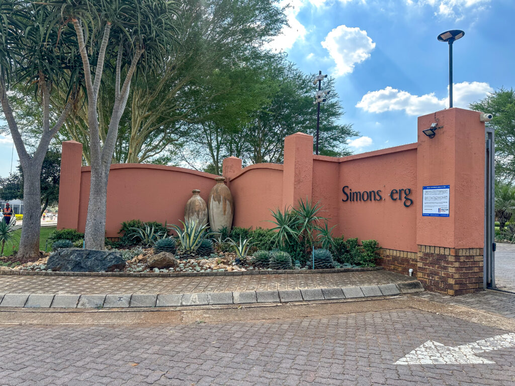 Urgent Sale: 3-Bedroom Townhouse 
Equestria, Pretoria, Gauteng
