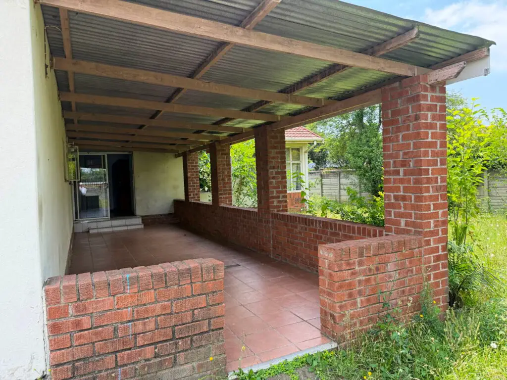 6-Bedroom House in Barry Hertzog Park, Newcastle, KwaZulu-Natal– Urgent Sale