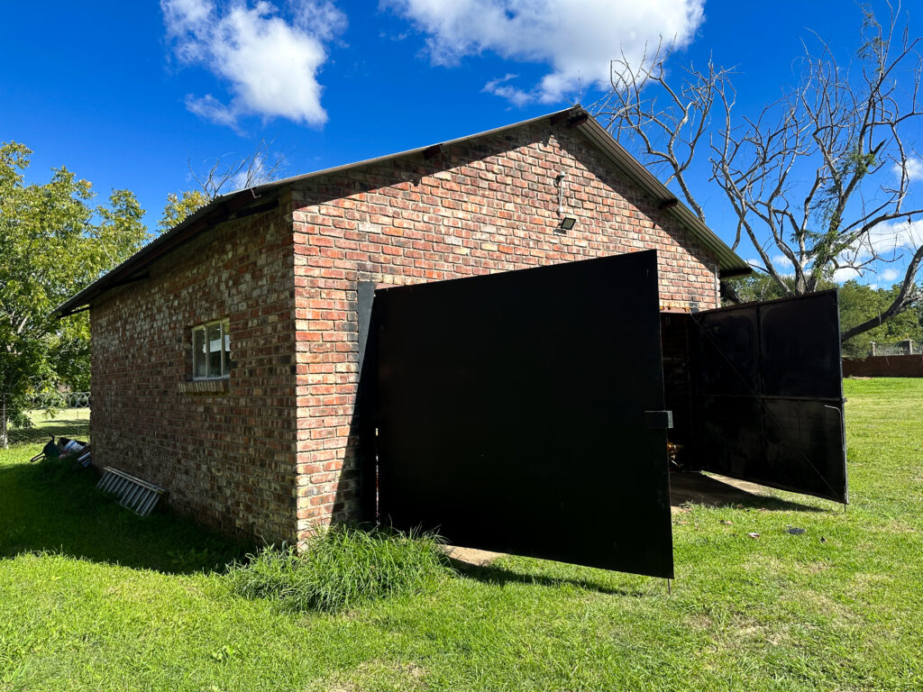 Riverfront Property Featuring Multiple Flats on the Vaal River in Christiana – Urgent Sale