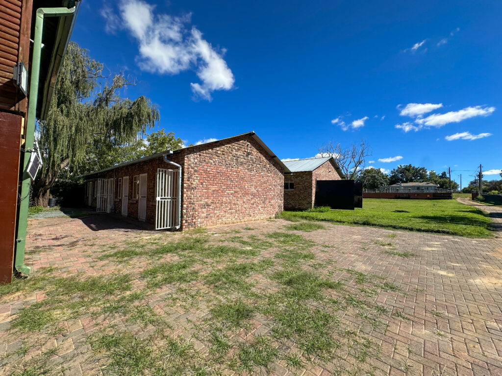 Riverfront Property Featuring Multiple Flats on the Vaal River in Christiana – Urgent Sale
