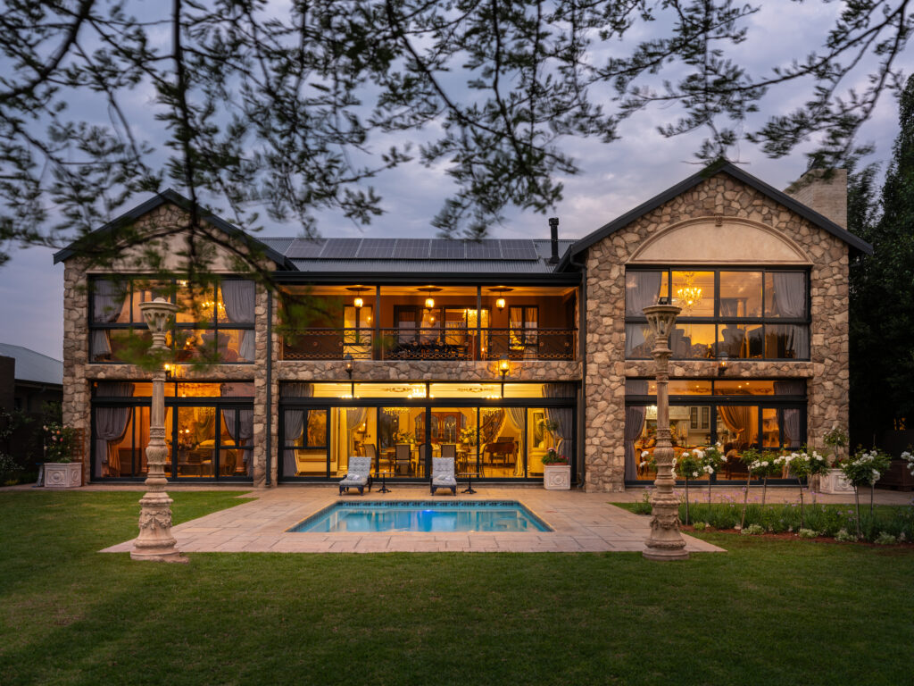Exclusive River view Online Auction Luxury: 4-Bedroom Home in Parys Golf Country Estate, Free State 