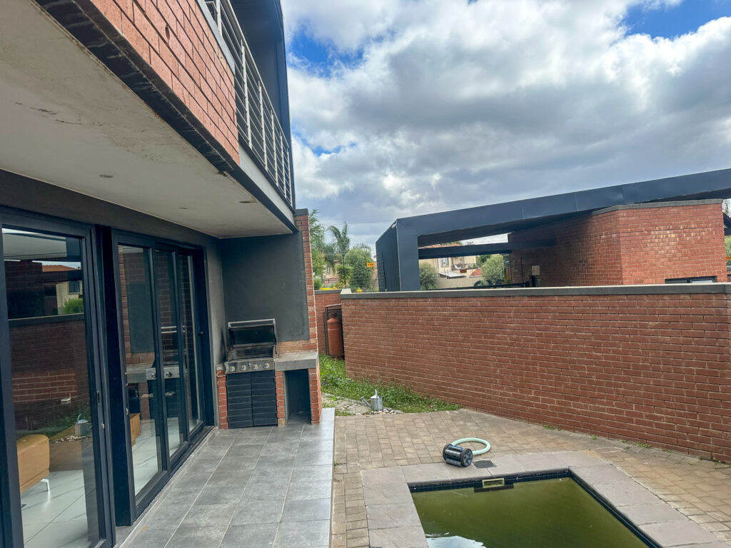 3-Bedroom Apartment in SS Yo Residences, Kengies, Johannesburg – Insolvent Estate Urgent Sale