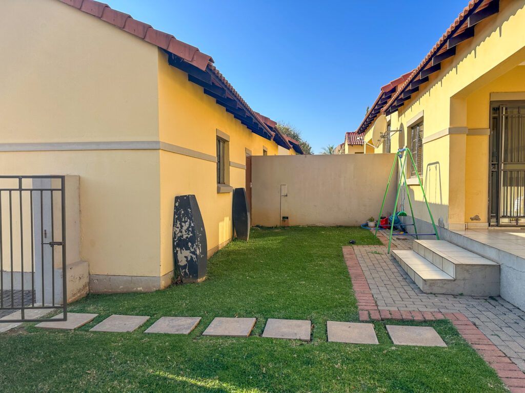 3-Bedroom Townhouse in SS Pebble Sands, Mooikloof Ridge Estate, Pretoria – Insolvent Estate Urgent Sale