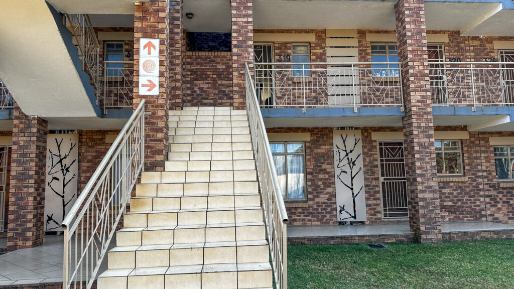 Bachelor Unit in SS Wonderpark Estate, Karenpark, Gauteng – Urgent Sale