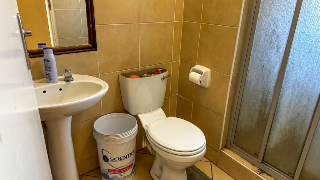 Bachelor Unit in SS Wonderpark Estate, Karenpark, Gauteng – Urgent Sale