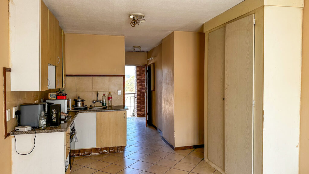 Bachelor Unit in SS Wonderpark Estate, Karenpark, Gauteng – Urgent Sale