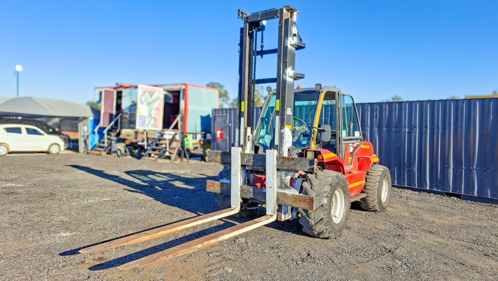 Plant Machinery Auction: Yellow Metal, Vehicles & Equipment