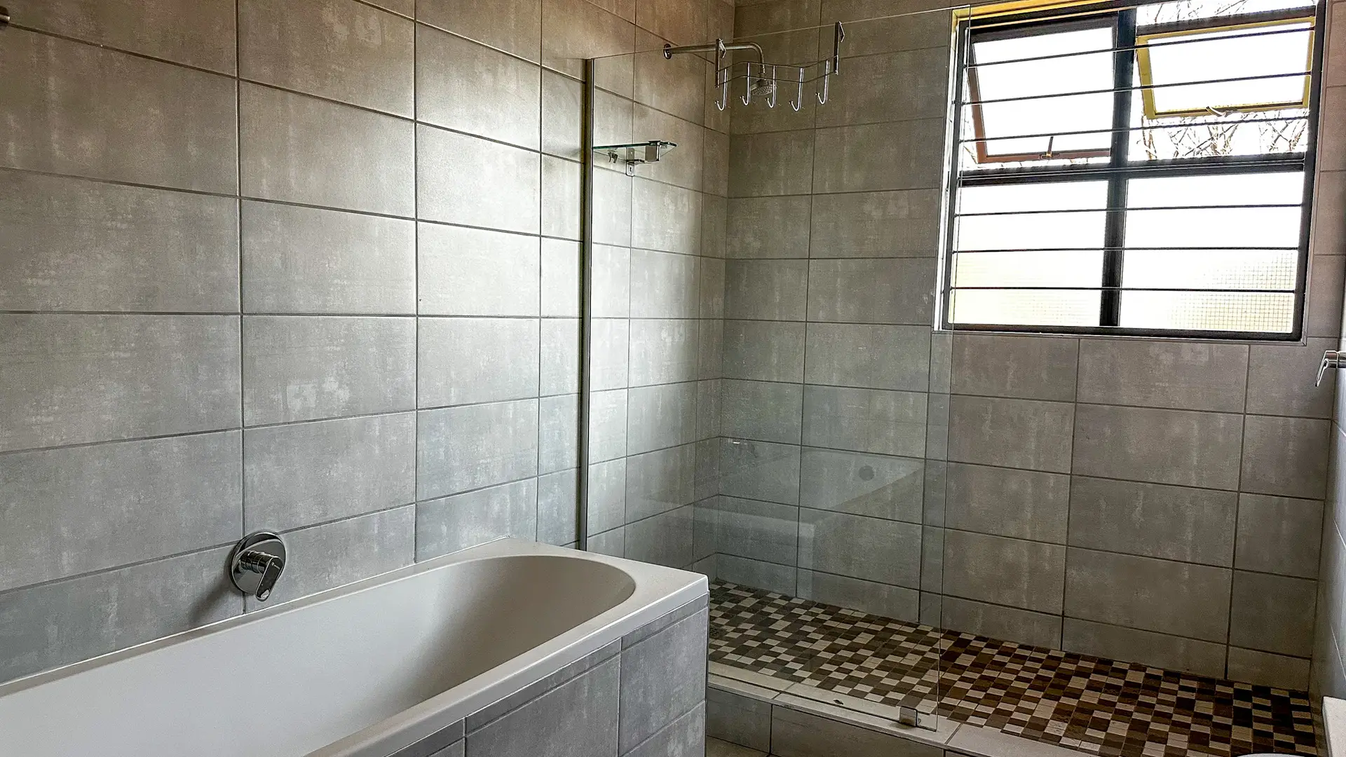 Liquidation Online Auction: 2-Bedroom 1st Floor Unit, SS IQ Rondebosch, Rietvalleirand Ext. 84, Pretoria