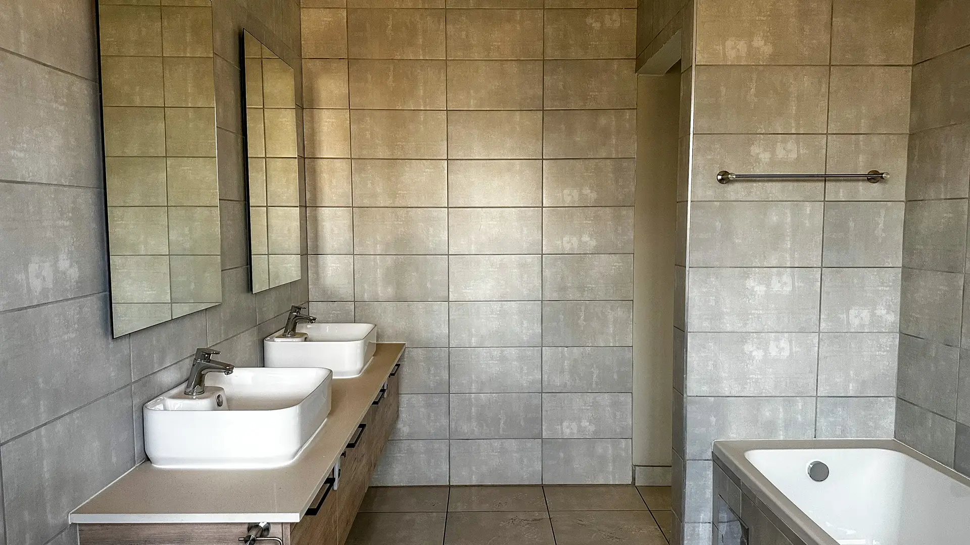 Liquidation Online Auction: 2-Bedroom 1st Floor Unit, SS IQ Rondebosch, Rietvalleirand Ext. 84, Pretoria
