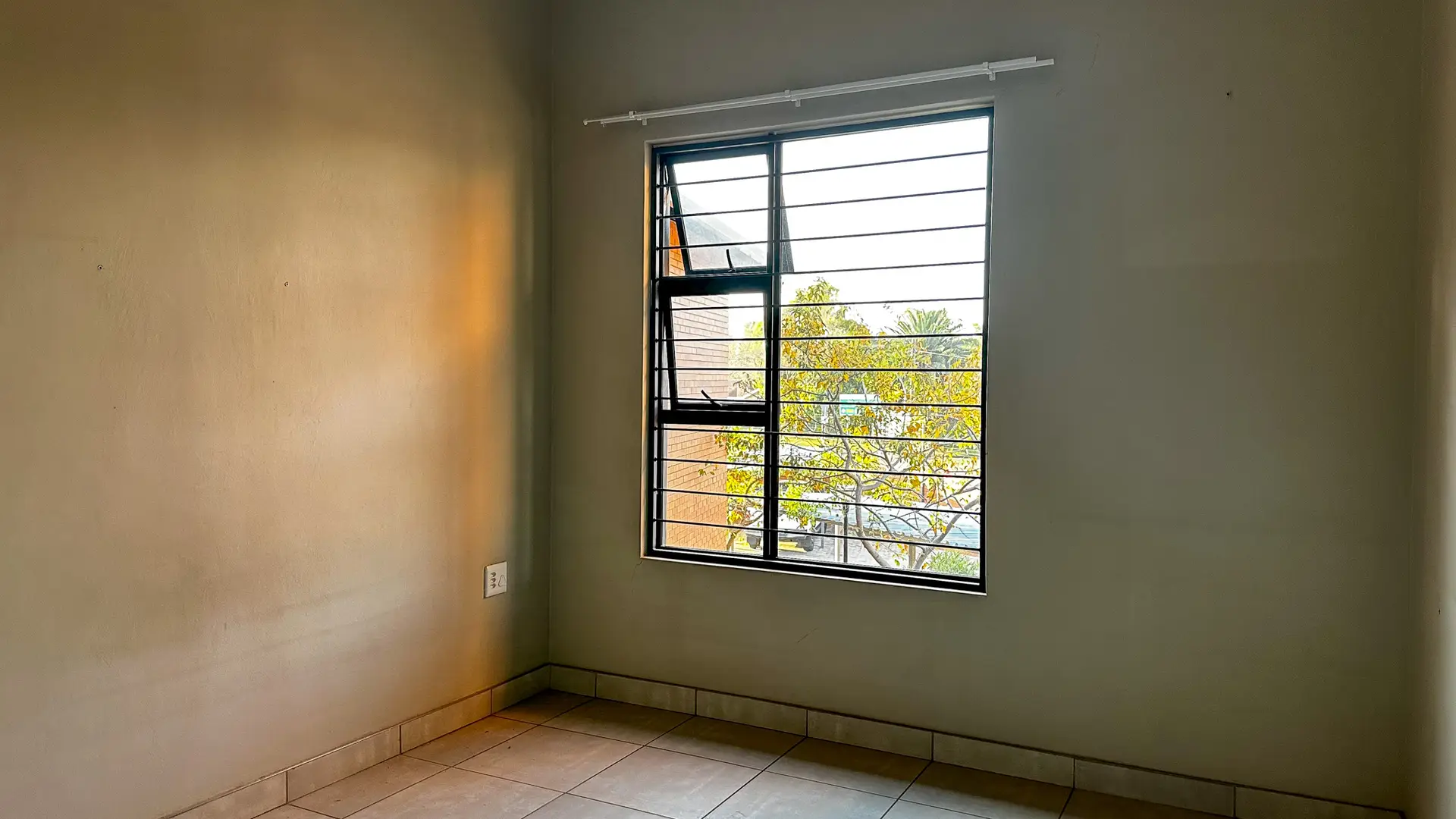 Liquidation Online Auction: 2-Bedroom 1st Floor Unit, SS IQ Rondebosch, Rietvalleirand Ext. 84, Pretoria