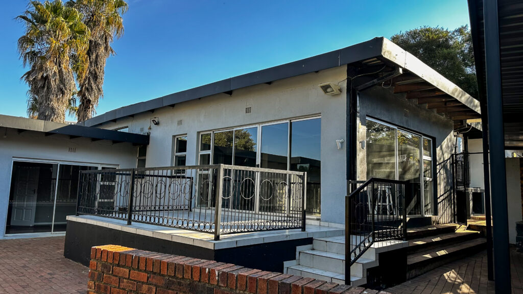 4 Bedroom House with a Garden Cottage in Constantia Kloof Roodepoort Online Auction