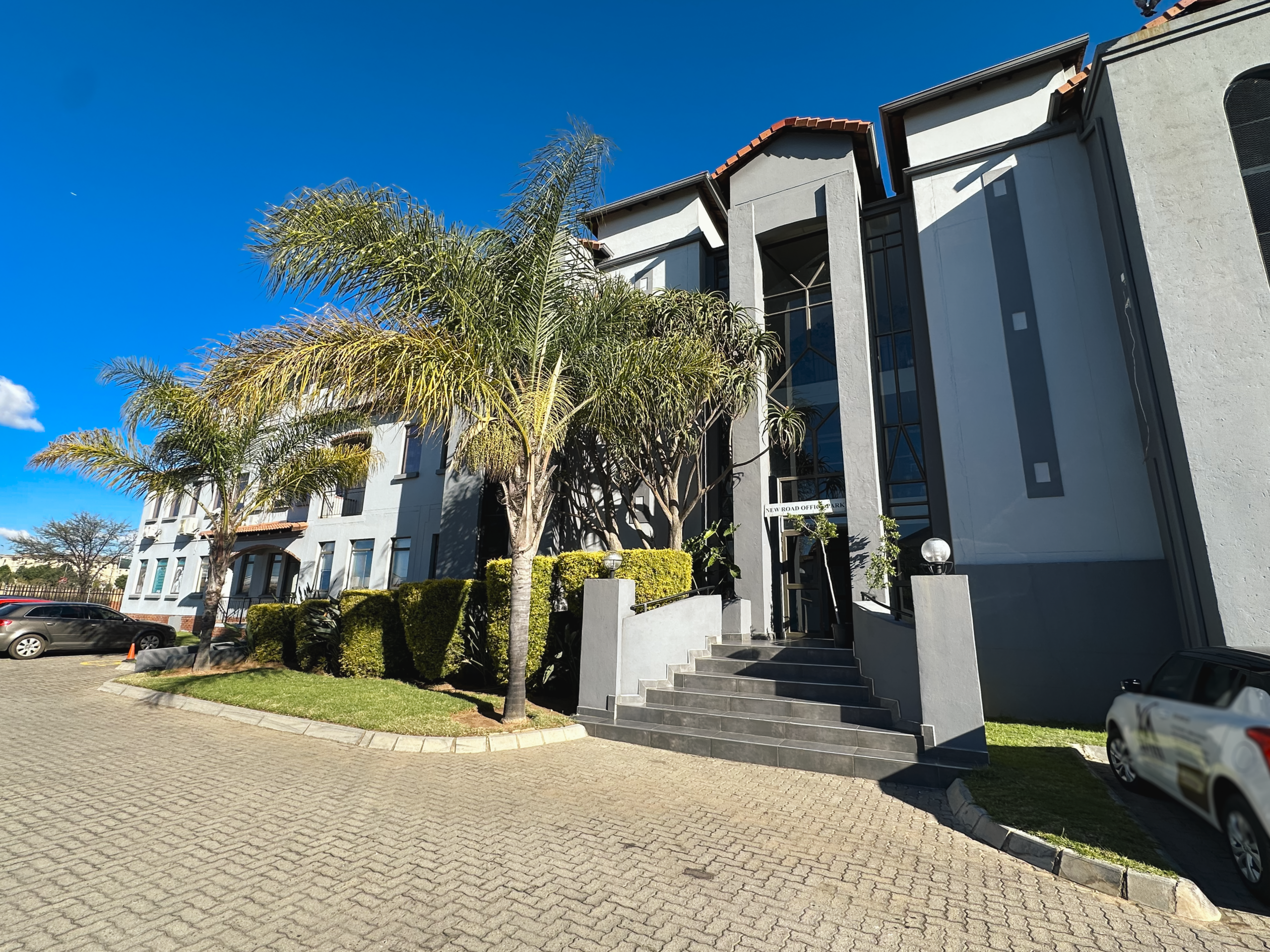 : ± 137m² Sectional title Office Unit – Grande Mirada Office Park, Erand Gardens