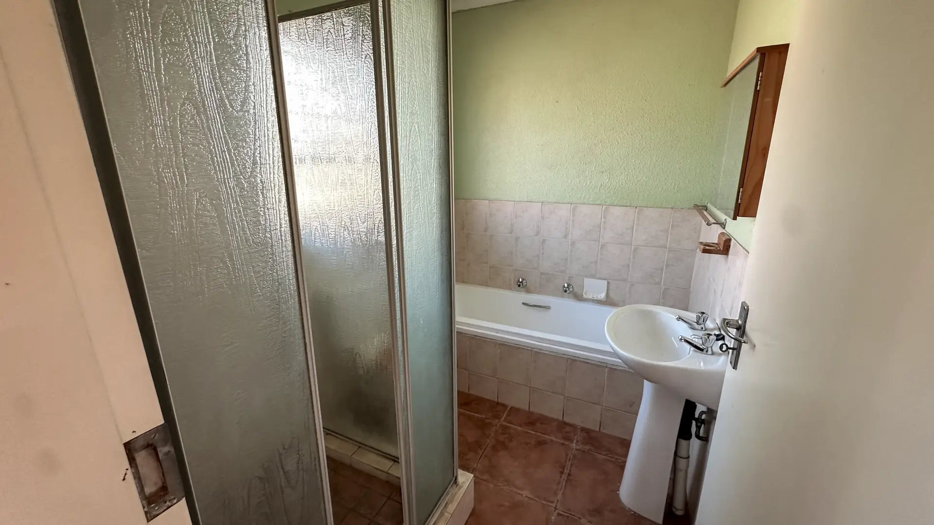 Deceased Estate Online Auction: Bachelor Flat on First Floor – SS Almeisan, Wilgeheuwel Ext. 29, Roodepoort