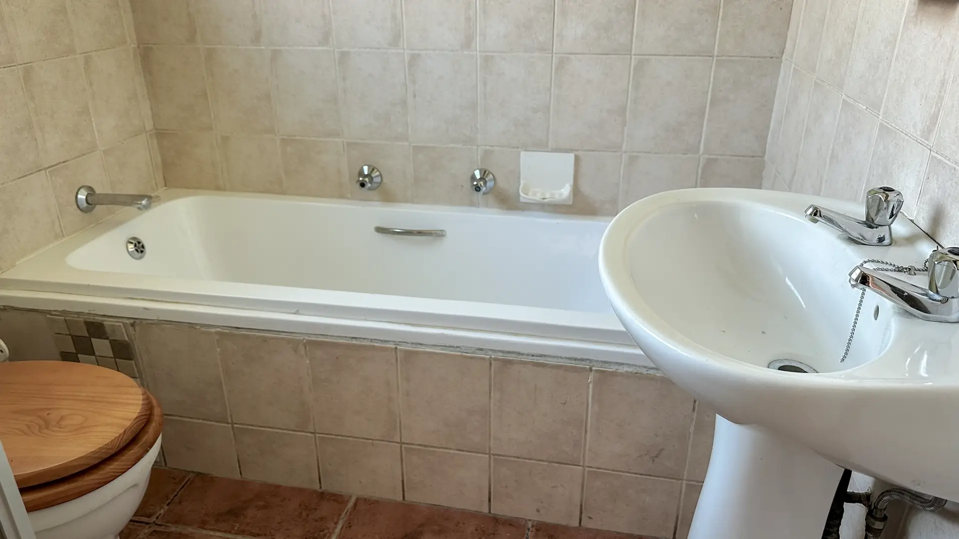 Deceased Estate Online Auction: Bachelor Flat on First Floor – SS Almeisan, Wilgeheuwel Ext. 29, Roodepoort