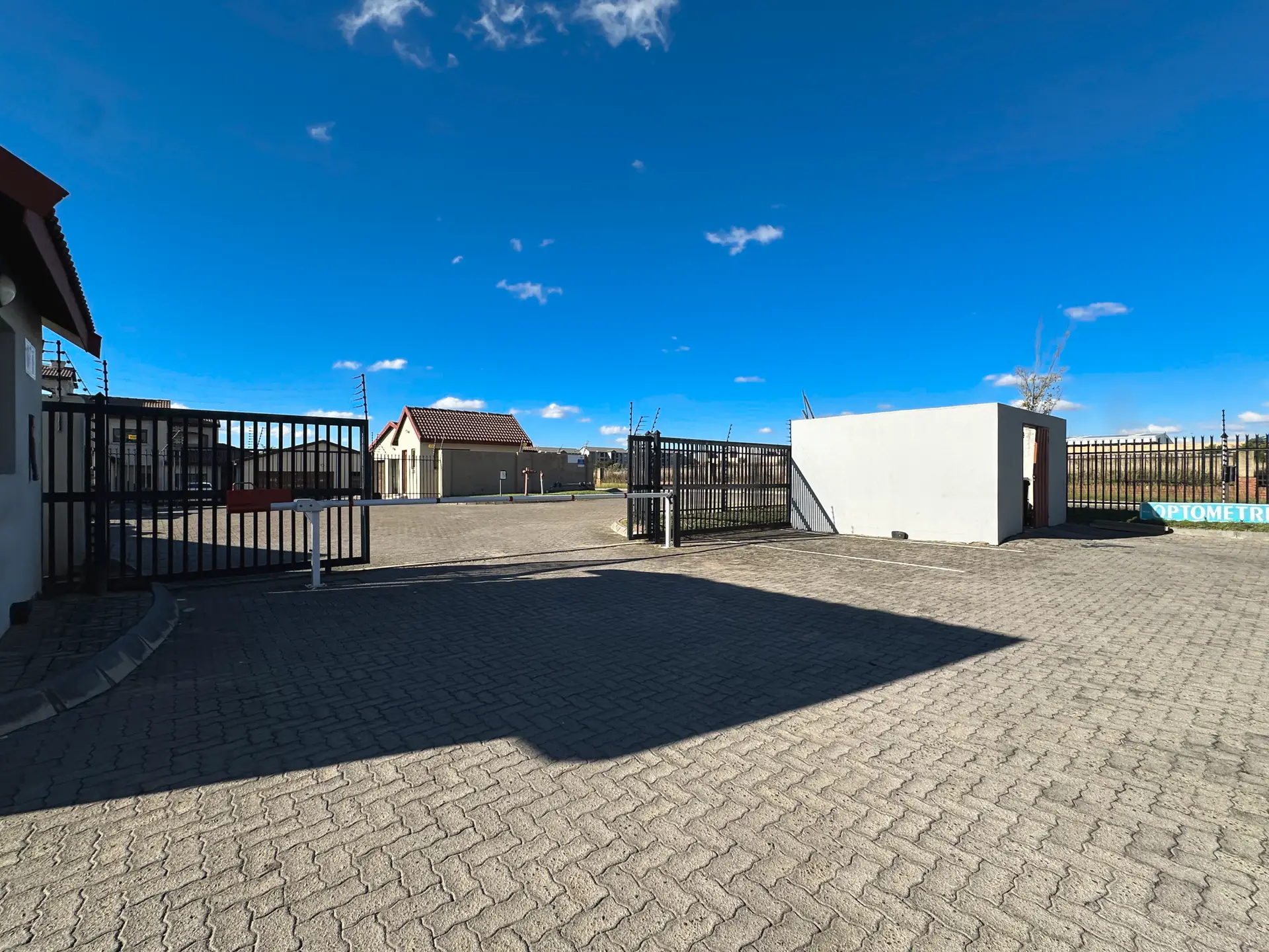 : ± 137m² Sectional title Office Unit – Grande Mirada Office Park, Erand Gardens
