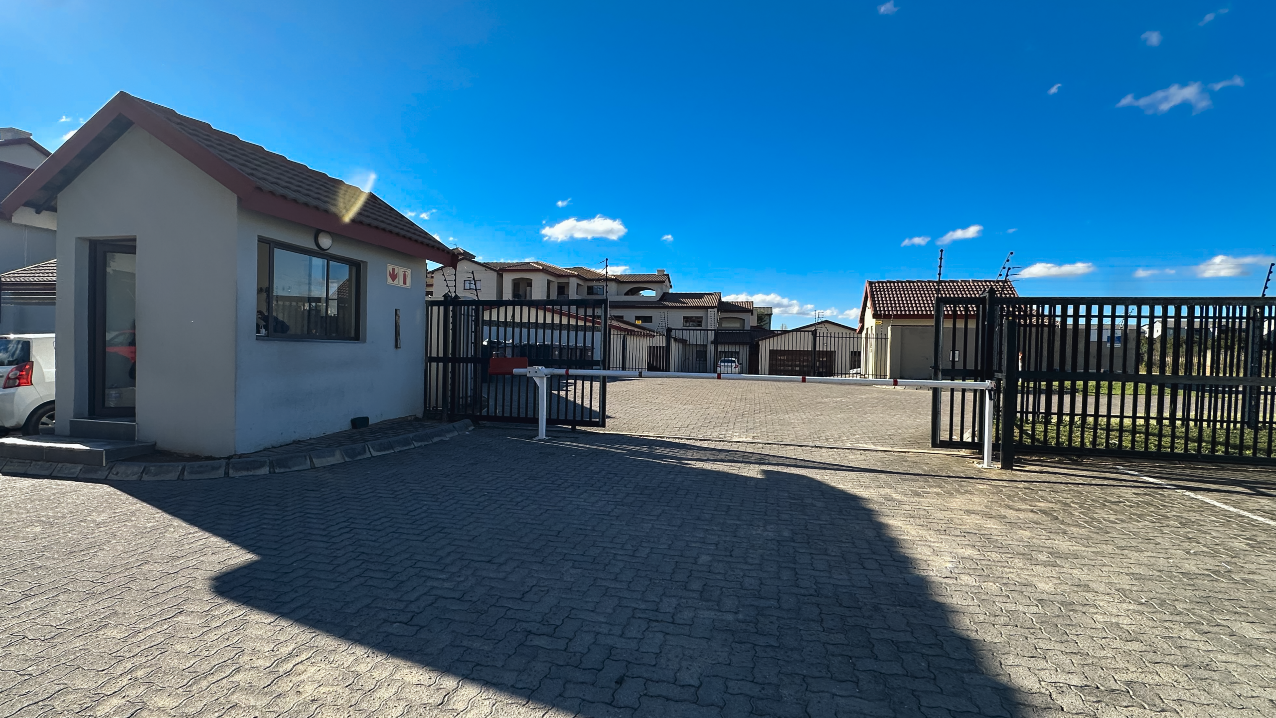 : ± 137m² Sectional title Office Unit – Grande Mirada Office Park, Erand Gardens