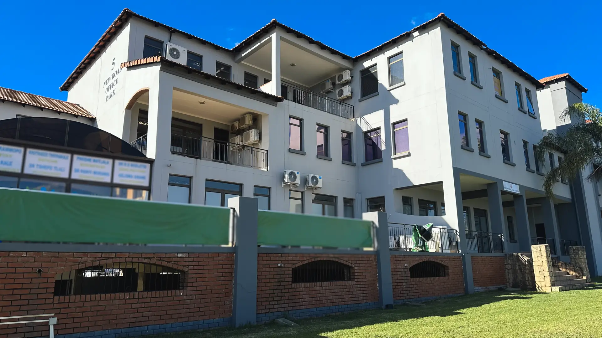 : ± 137m² Sectional title Office Unit – Grande Mirada Office Park, Erand Gardens