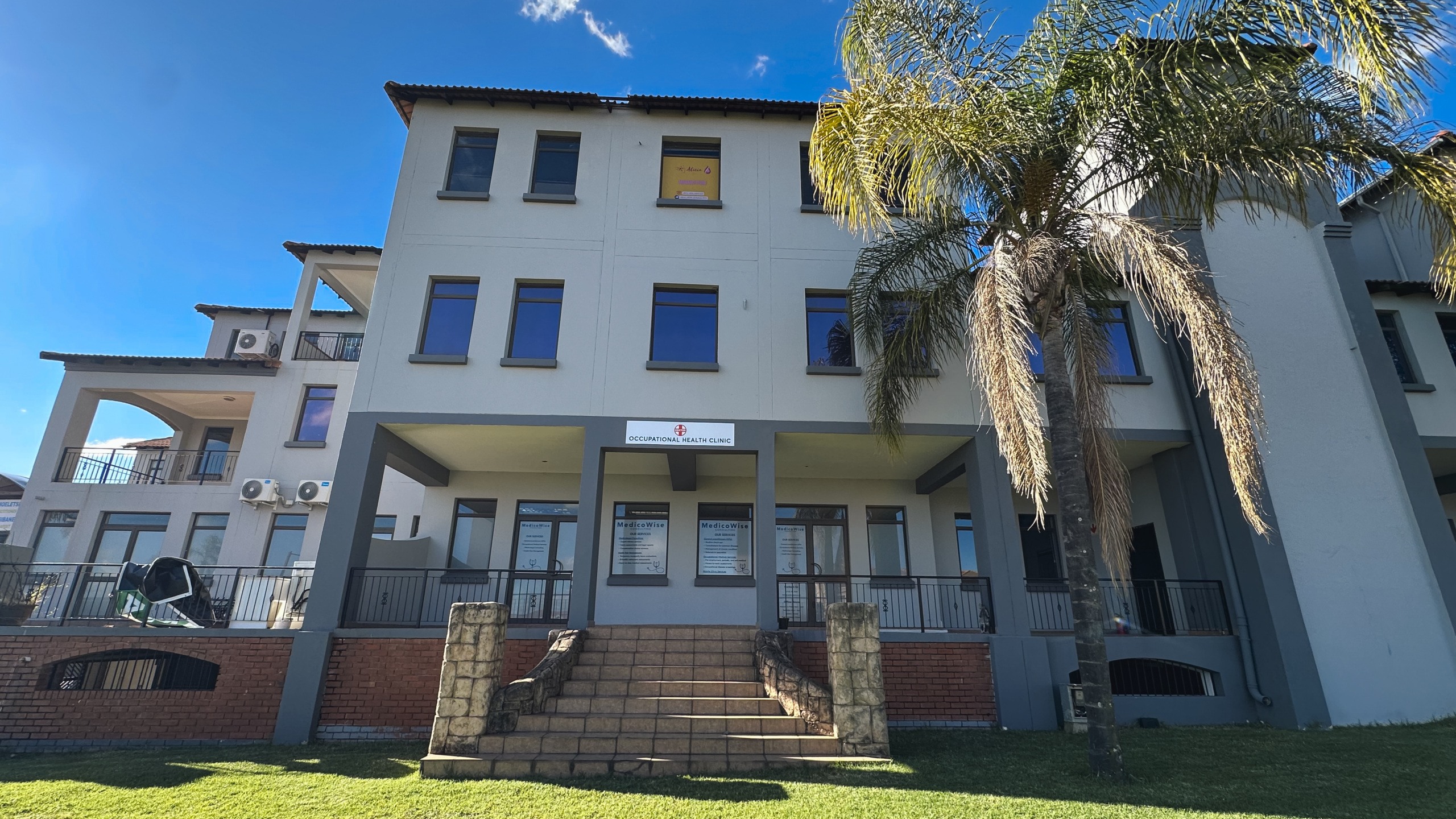 : ± 137m² Sectional title Office Unit – Grande Mirada Office Park, Erand Gardens