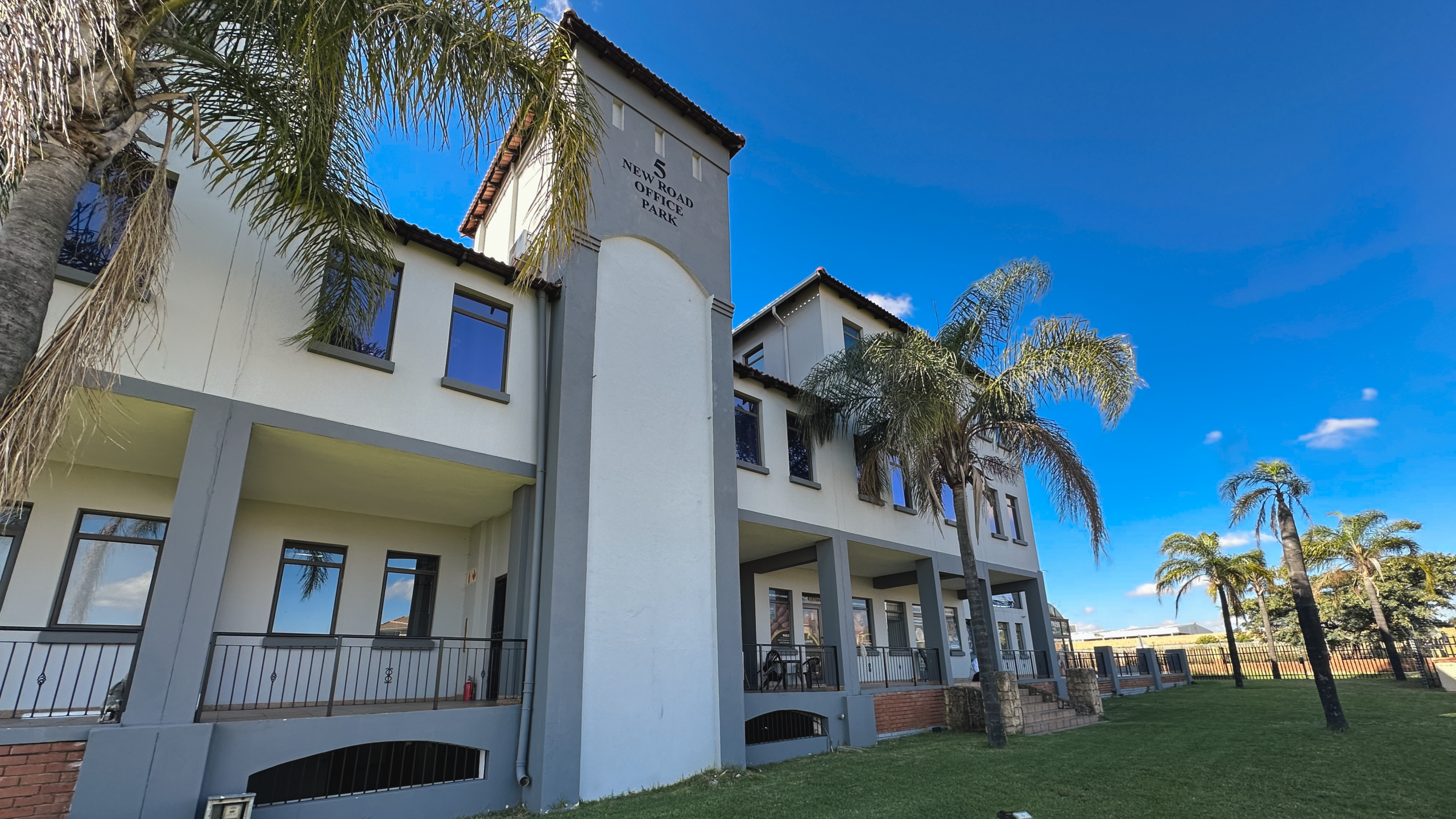 : ± 137m² Sectional title Office Unit – Grande Mirada Office Park, Erand Gardens