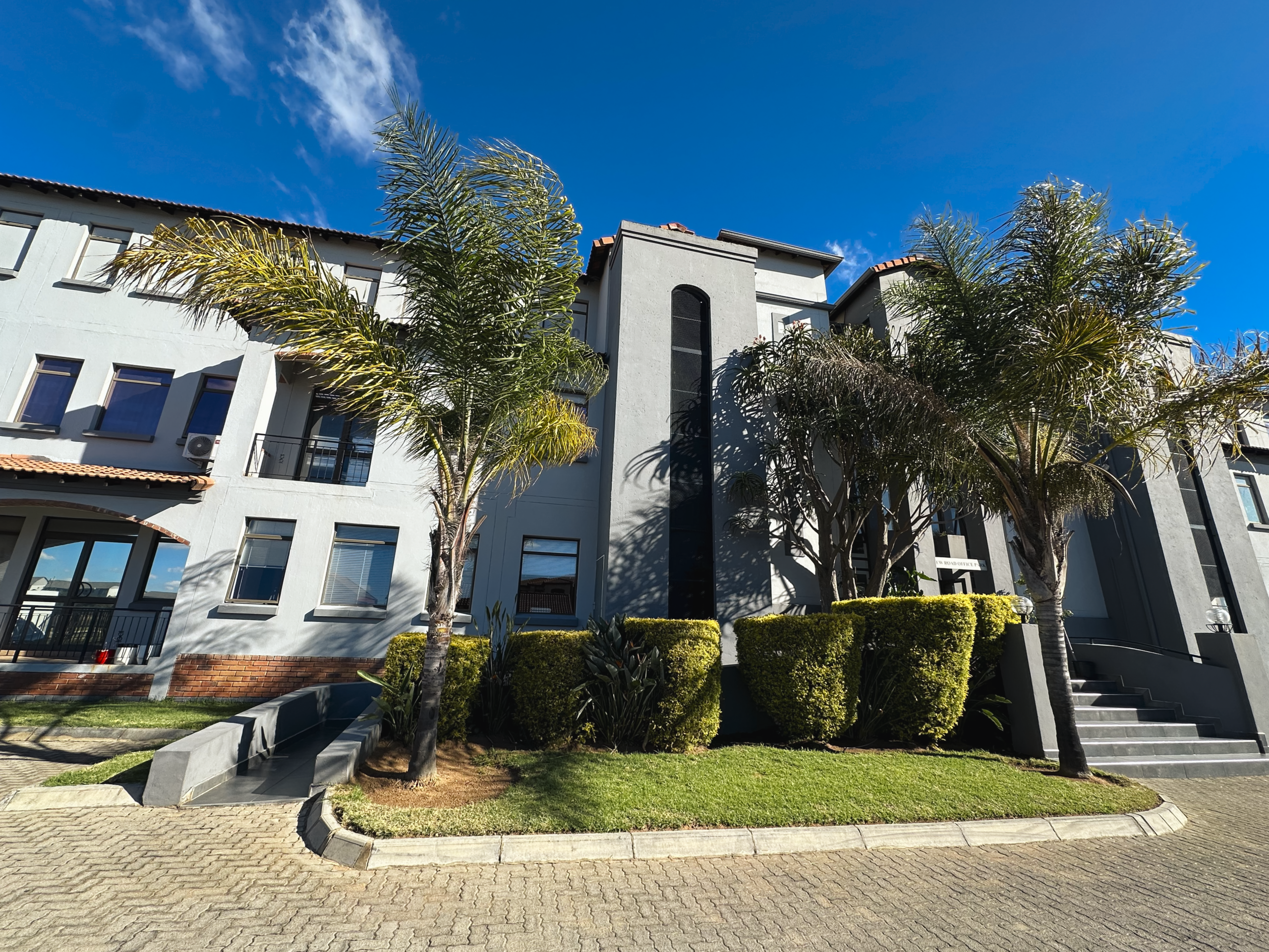 : ± 137m² Sectional title Office Unit – Grande Mirada Office Park, Erand Gardens