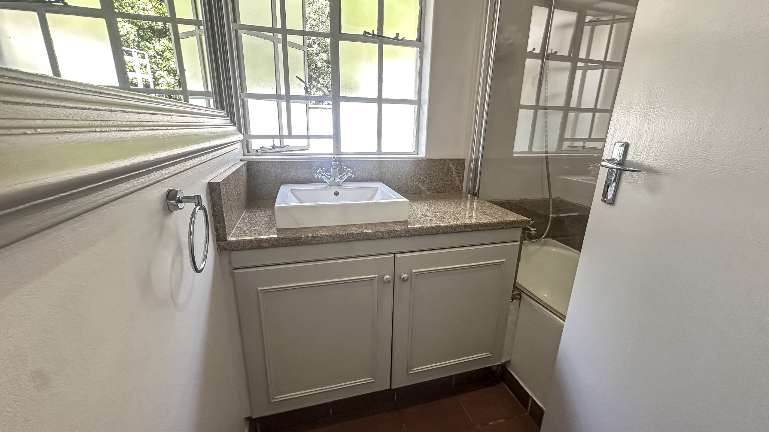 On Site Liquidation Auction: 9-Bedroom Home Gholfsig, Middelburg Ext. 8, Mpumalanga